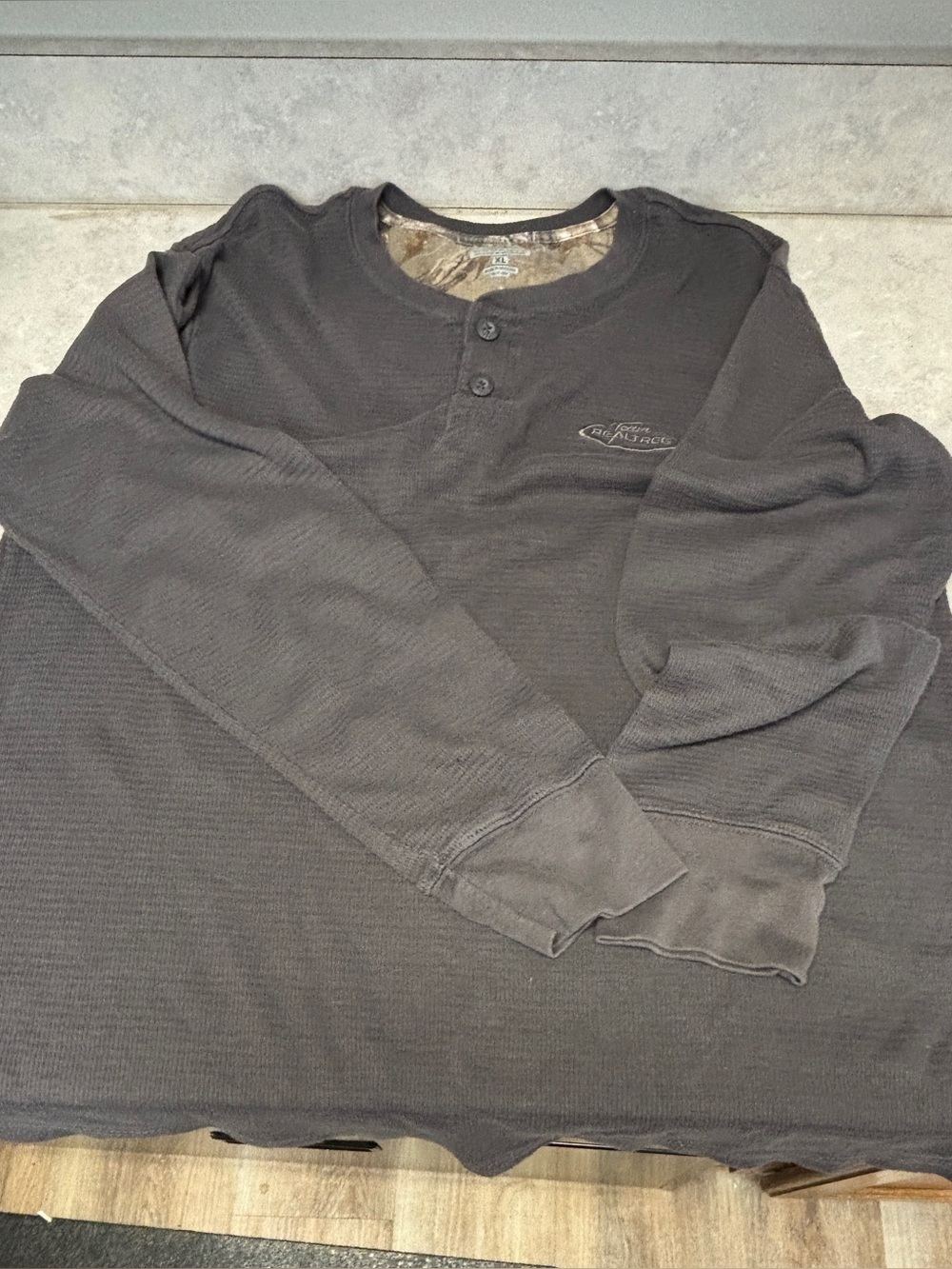 Realtree Men’s XL Thermal Waffle Knit Henley Long Sleeve Shirt Charcoal Accent